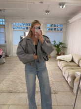 Load image into Gallery viewer, Jacket of Dreams - Woven Grey
