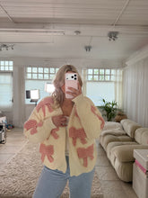 Load image into Gallery viewer, Bow
