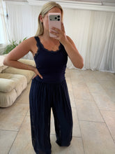 Load image into Gallery viewer, Built in bra premium lace rim casual tank tops
