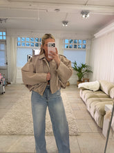 Load image into Gallery viewer, Jacket of Dreams - Woven beige
