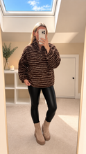 Load image into Gallery viewer, Milana - Stripe zip fleece

