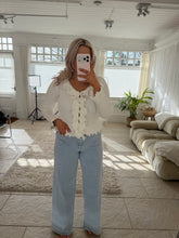 Load image into Gallery viewer, Betsy - White
