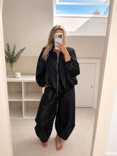 Load image into Gallery viewer, Natalie - Pu leather balloon trousers

