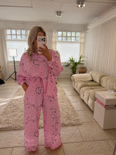 Load image into Gallery viewer, Paisley - Pink
