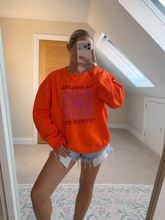 Load image into Gallery viewer, Clement - Oversized bright orange sun print jumper
