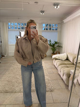 Load image into Gallery viewer, Jacket of Dreams - Woven beige
