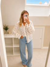 Load image into Gallery viewer, Mavis - Soft lace scrunch cuff shirt
