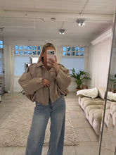 Load image into Gallery viewer, Jacket of Dreams - Woven beige
