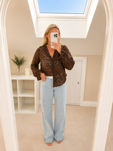 Load image into Gallery viewer, Mavis - Soft lace scrunch cuff shirt
