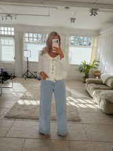 Load image into Gallery viewer, Betsy - White
