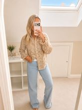 Load image into Gallery viewer, Mavis - Soft lace scrunch cuff shirt
