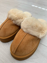Load image into Gallery viewer, Brown fluffy platform slippers - SIZE UP!
