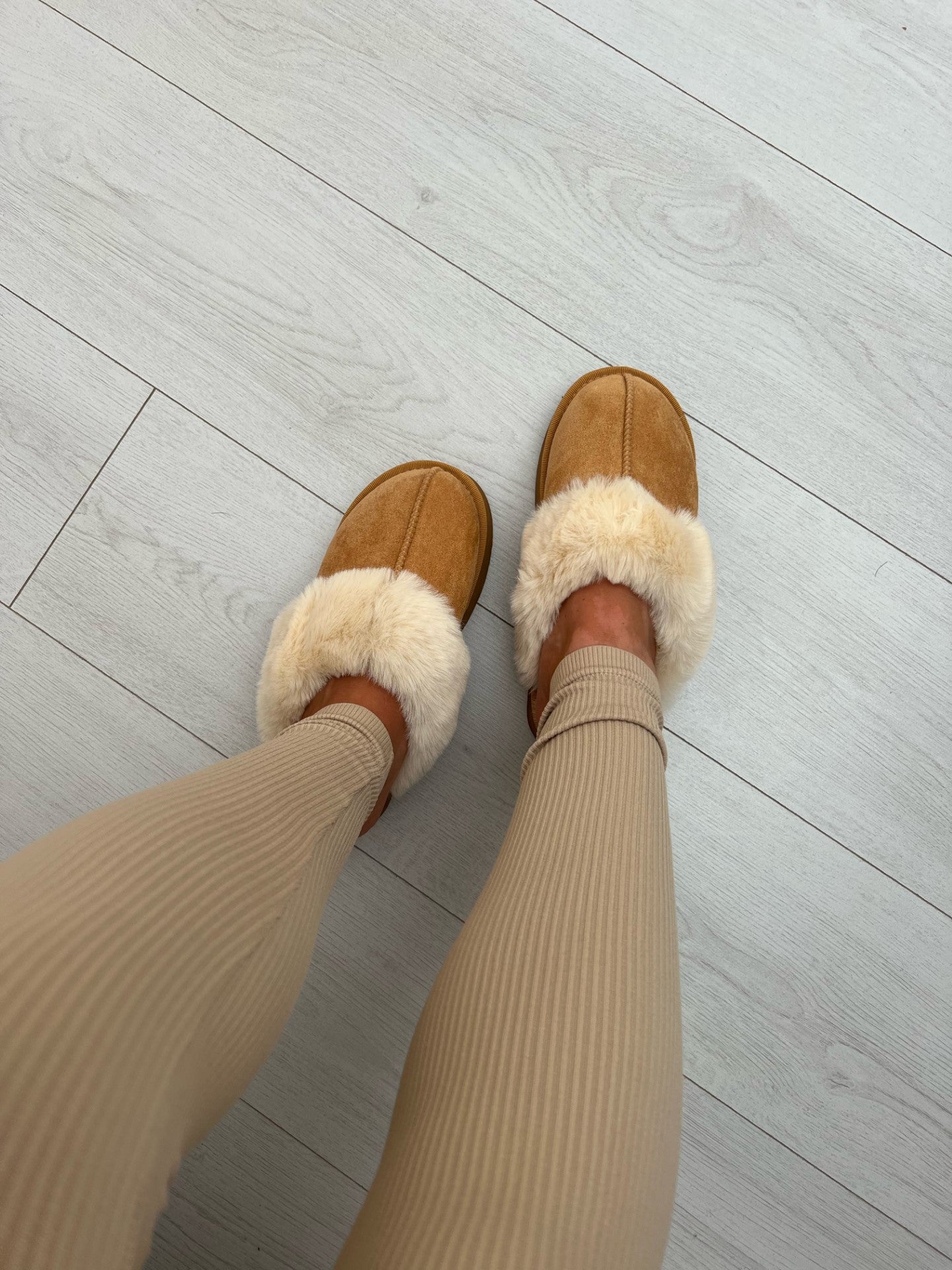 Brown fluffy platform slippers - SIZE UP!