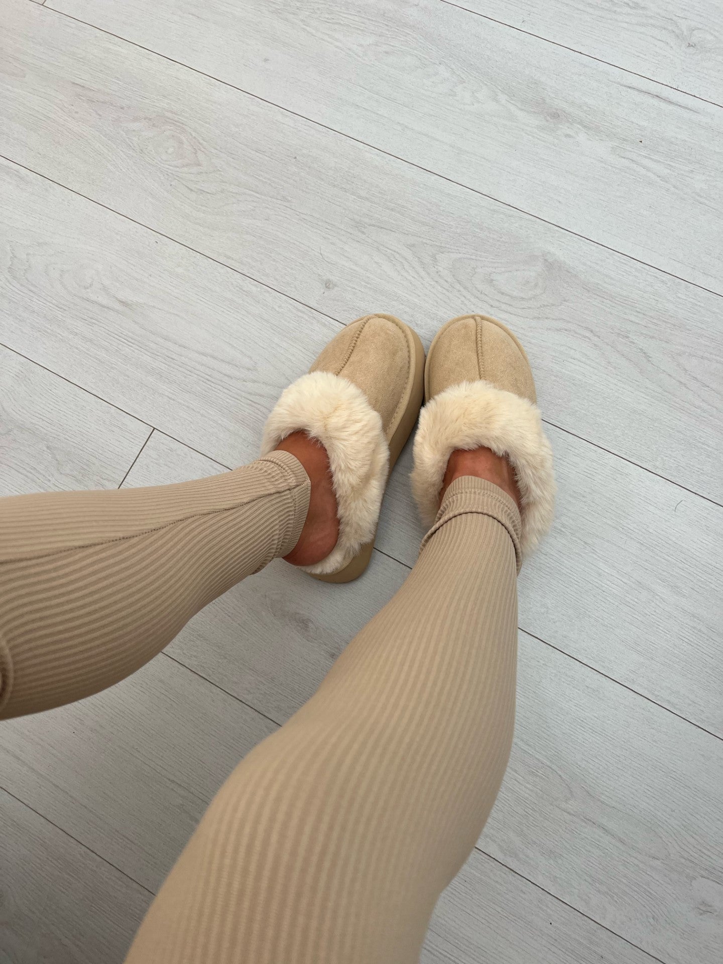 Beige fluffy platform slippers - SIZE UP!